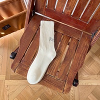Vente en gros de chaussettes d'été en coton mi-mollet de style japonais pour hommes, corps long et confortable pour le printemps et l'été