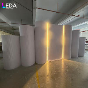 Fondo de Acrílico Blanco Multicapa de Diseño Nuevo LEDA con Tiras de Luz Cálida para Decoración de Eventos y Escenarios de Boda - Product Image 2