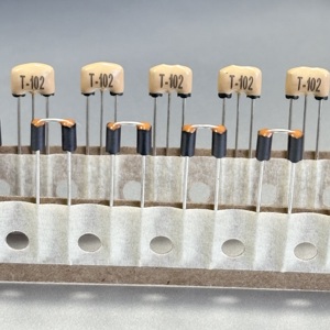 LC Bộ lọc Ba Chì emifil ba tụ điện đầu cuối loại nhỏ thức ăn thông qua để khử tiếng ồn - Product Image 4