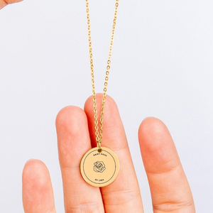 Collier en acier inoxydable avec pendentif religieux Sainte Rose de Lima gravé, délicat, plaqué or 18 carats, inaltérable - Product Image 4