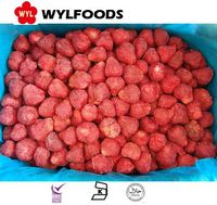 Verse smaak Nieuwe oogst IQF Diepvries Aardbeien Bulk Zoete Charlie Variëteit Ongecalibreerd Herkomst Shandong