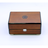 Boîte à montre en bois laqué brillant pour une seule montre, boîte de rangement pour montre de luxe, boîte d'emballage avec logo personnalisé, fabriqué en Guangdong