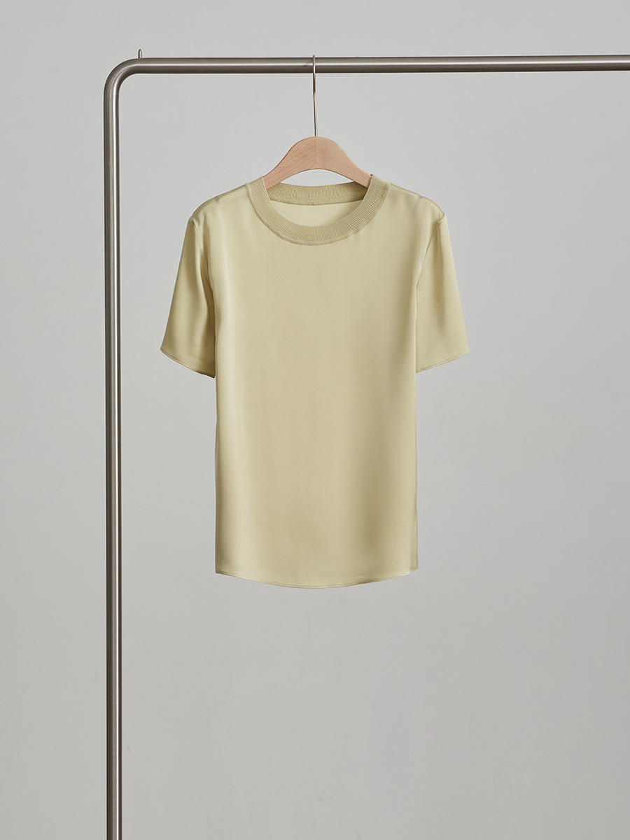 สีเขียวอ่อน