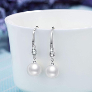 Orecchini pendenti con perle sintetiche lucenti per donna, gioielli vintage eleganti e delicati - Product Image 6