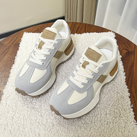 Nouvelles baskets de course pour seniors, style décontracté, semelle épaisse, taille basse, printemps 2026, semelle extérieure en caoutchouc, style de marche