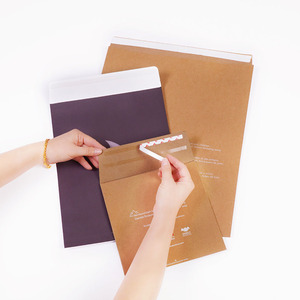 Biểu tượng tùy chỉnh in vận chuyển gửi thư các tông màu nâu phong bì đám cưới Kraft bao bì cứng nhắc giấy bưu phẩm độn nhung OEM. <span class=keywords><strong>ODM</strong></span> - Product Image 1