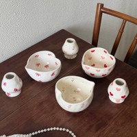 Ensemble de Chawan en Céramique Mignon pour Matcha, Peint à la Main avec Motif Cœur et Nœud, Bol à Matcha avec Bec Verseur et Support pour Fouet à Matcha
