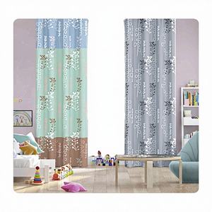 Rideaux occultants plissés sur mesure en tissu imprimé pour la maison, style européen, avec cantonnières en corde « Happy Family » - Product Image 1