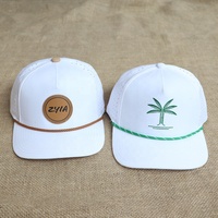 Casquettes de golf sportives d'extérieur à 5 panneaux en polyester, à visière plate, avec logo personnalisé en cuir, perforations laser et corde, prix d'usine