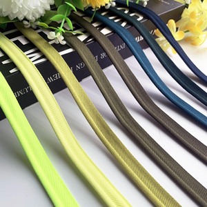100 mètres/rouleau 1 cm de largeur élastique Polyester extensible <span class=keywords><strong>ruban</strong></span> <span class=keywords><strong>sergé</strong></span> tissu <span class=keywords><strong>ruban</strong></span> passepoil cordon bande d'emballage pour canapé rideau couette - Product Image 2