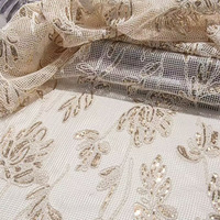 Tissu en maille à sequins, tissu en dentelle à sequins floraux 3D, tissu en tulle brodé à sequins dorés transparents pour robe de mariée