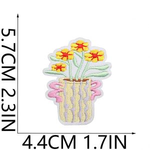 Patchs thermocollants brodés mignons de plantes en pot et de fleurs pour vêtements de garçons et de filles, et décoration de sacs - Product Image 6