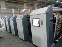 Machine d'impression flexographique haute vitesse 4 couleurs 1300 mm pour l'impression d'étiquettes/papiers/sacs en plastique