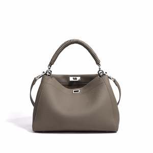 Sac à bandoulière unisexe de luxe en cuir véritable léger et souple, nouvelle collection printemps, personnalisable, vente en gros - Product Image 2