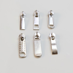 Vente en gros de tirettes et curseurs de fermeture éclair en alliage de zinc, curseurs de fermeture éclair métalliques multicolores pour sacs, vêtements, valises, OEM acceptable - Product Image 4