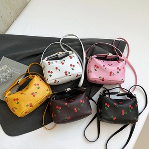 Bolso Bandolera Cosmético de Piel Sintética PU al por Mayor a <span class=keywords><strong>Precio</strong></span> Económico, Bolso Pequeño de 5 Pulgadas Resistente al Agua para Mujer, Lindos Bolsos de Hombro Tipo Tote para Chicas, Color Cereza - Product Image 2