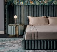 Lit King Size Moderne de Luxe en Velours Premium avec Tête de Lit Lumineuse, Ensemble de Meubles de Chambre pour Projet de Villa