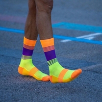 Performance lettres personnalisées chaussettes de course respirant Nylon Trail chaussettes de sport en gros Compression course cyclisme chaussettes femmes