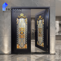 Porte d'entrée haut de gamme en noir mat avec accents dorés et inserts en verre transparent pour résidence haut de gamme