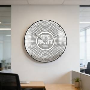 Horloge murale analogique en verre convexe vert clair moderne de 14 pouces, design Art Déco, pour boutique, café ou boulangerie - Product Image 2