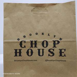 Sacs de courses en papier kraft écologiques et recyclables personnalisables avec poignée découpée pour pizza, lait, sushi - Logo couleur personnalisé en usine - Product Image 3