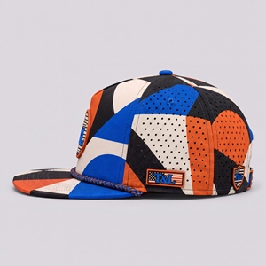 Casquette de golf géométrique multicolore noire, orange, bleue, imperméable, avec patch en PVC et cordon, 5 panneaux, perforée, respirante, pour homme et femme, idéale pour l'extérieur - Product Image 3
