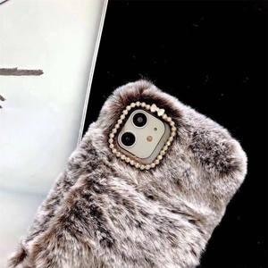 Popular en invierno 3D encantador lindo bordado <span class=keywords><strong>cerdo</strong></span> mano muñeca calentador <span class=keywords><strong>peludo</strong></span> teléfono caso para iPhone 15 14 13 12 11 Pro Max X XR - Product Image 6