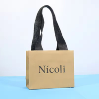Sacs de shopping en papier kraft de luxe en gros, logo personnalisé, style classique, gaufrés, avec poignée, pour l'emballage de cadeaux