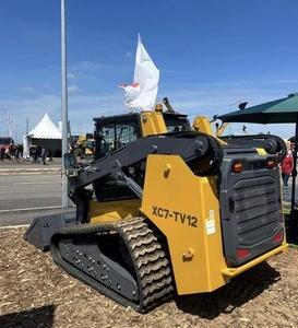 Chargeuse compacte polyvalente sur chenilles XC7-TV12 53,7 kW avec godet de 0,65 m³ pour la préparation des pâturages, lame à neige et brise-neige – Économique et durable - Product Image 5