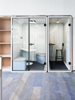 Cabine de bureau acoustique moderne personnalisable pour 4 personnes, insonorisée, avec écran LED et air frais, idéale pour usage en centre commercial intérieur
