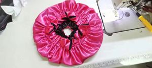 Bonnet de nuit en satin noir 36 cm pour femme, double couche, large bande, avec ouverture pour queue de cheval, 24 couleurs, logo personnalisé, vente en gros - Product Image 2