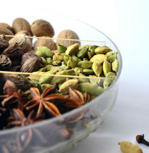 Cardamomo Verde Premium: Proveedor de Vainas de Cardamomo Verde Enteras de Alto Aroma - Product Image 1