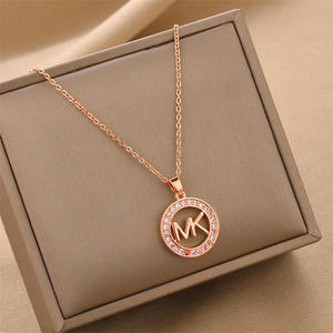 Nuova <span class=keywords><strong>Collana</strong></span> in Acciaio Inossidabile 316L Placcato Oro 18K con Ciondolo Rotondo a Lettera MK con Diamanti, Regalo per Matrimonio e <span class=keywords><strong>San</strong></span> <span class=keywords><strong>Valentino</strong></span> - Product Image 4