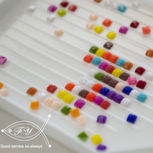 L-116 Usine OEM ODM <span class=keywords><strong>DMC</strong></span> 447 couleurs Perles de peinture <span class=keywords><strong>diamant</strong></span> carrées en résine 2,5 mm pour mosaïque - Product Image 2