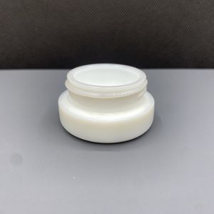 Mini pot en verre blanc de 10 ml avec couvercle en plastique noir à l'épreuve des enfants pour les cosmétiques et les huiles concentrées de soins personnels - Product Image 2