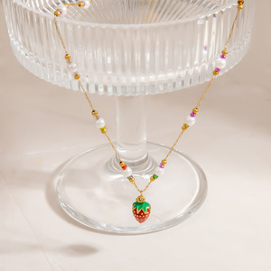 SUMMLY Collier ras-de-cou à fermoir à bascule perlé plaqué or 18 carats anti-ternissement, avec pendentif cerise marguerite et multiples breloques, bijoux de fête pour femme - Product Image 3