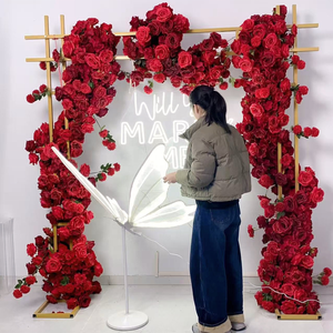 Arco di Fiori Artificiali a Forma di Cuore Rosso per Matrimoni, Proposte di Matrimonio e Decorazioni di San Valentino - Product Image 4