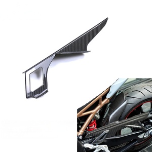 Protector de Cadena Trasero de Fibra de Carbono Seca 3K con Acabado Brillante de Carbono Twill, Ligero para Motocicleta GSX1300R Hayabusa 2021-2026 - Product Image 1