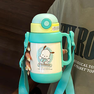 Bouteille d'eau pour enfants Pochacco 500 ml isolée avec poignée et sangle pour usage scolaire - Product Image 1