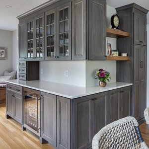 Shaker personalizzato <span class=keywords><strong>legno</strong></span> scuro e bianco mobile da <span class=keywords><strong>cucina</strong></span> con vetro frontale aperto scaffalatura in quarzo controsoffitto isola Cabinet - Product Image 5