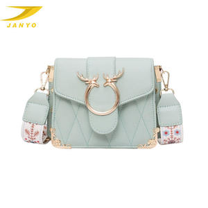 <span class=keywords><strong>Sac</strong></span> bandoulière élégant personnalisé pour femme en cuir PU tendance <span class=keywords><strong>avec</strong></span> boucle cerf et <span class=keywords><strong>large</strong></span> <span class=keywords><strong>sangle</strong></span> imprimée ethnique - Product Image 3