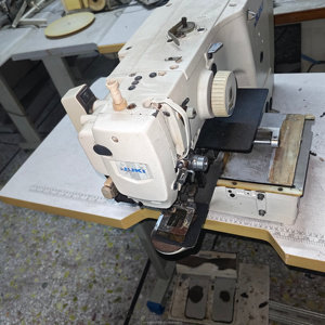 Machine à coudre Juki 1510 d'occasion, vitesse 2000 points/min, 10 000 heures de travail, capacité de couture jusqu'à 0,5 mm d'épaisseur pour sacs de 0,5 mm d'épaisseur, dimensions 150 mm x 100 mm - Product Image 2