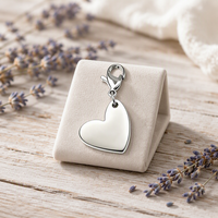 Zierlicher Vergoldeter Edelstahl Gravierter Blanko-Herzanhänger DIY-Charm für Paare Schmuckherstellung