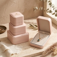 Coffret à bijoux de luxe Zebopak rose avec intérieur beige doux pour bague, collier et emballage cadeau