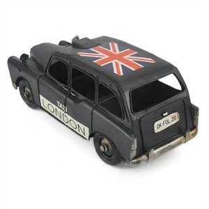 Modèle de taxi noir londonien avec drapeau britannique fait <span class=keywords><strong>à</strong></span> la main, objets d'art et de collection pour la décoration de la maison et du bureau, designs d'artisanat en métal, décorations - Product Image 4