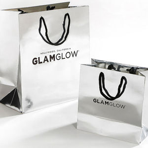 ถุงกระดาษช้อปปิ้งสำหรับร้านเสื้อผ้าหรูหราแบบสั่งทำพิเศษ พร้อมโลโก้ของคุณเอง สำหรับบรรจุภัณฑ์ขายปลีกและขายส่ง - Product Image 1