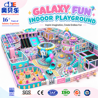 Aire de jeux intérieure pour enfants personnalisée : piscine à balles, toboggan en spirale, trampoline, tunnel d'escalade, carrousel