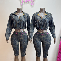 Ensemble deux pièces imprimé léopard pour femme : veste courte à col zippé et manches longues, leggings capri taille haute, tenue assortie douce et extensible