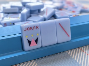 Jeu de Mahjong Américain de Luxe Moderne Minimaliste en Acrylique Bleu Gravé, 160 Pièces Pliables Écologiques pour Enfants, Jeu de <span class=keywords><strong>Ludo</strong></span> d'Intérieur - Product Image 6