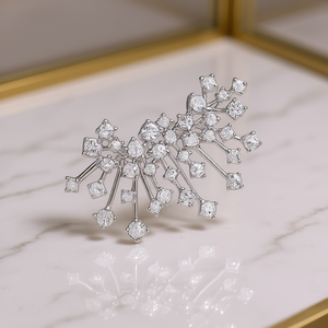 Boucles d'oreilles manchette flocon de neige en or blanc, sertissage griffe diamant taille princesse, bijoux fins de luxe pour femme, mariage - Product Image 2